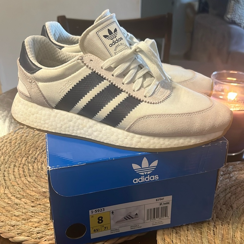 Men’s size 8 Addias sneakers- Box included- Good condition.